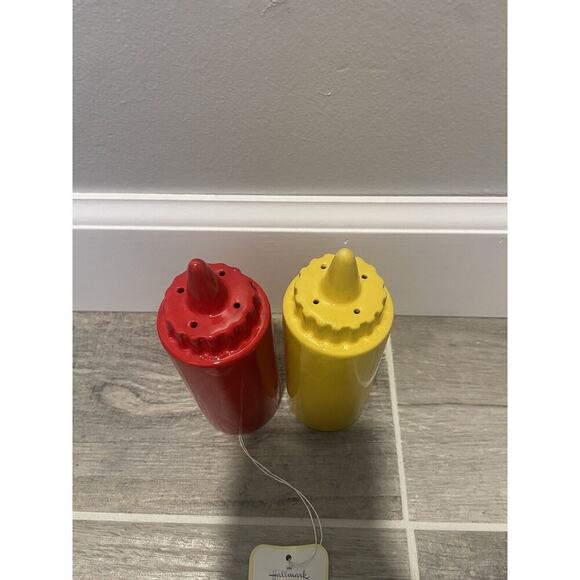 Hallmark Ceramic Restaurant Ketchup and Mustard Salt & Pepper Shakers 6.5" - Picture 3 of 6